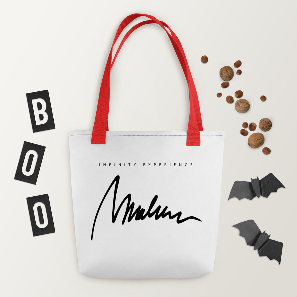 Golden Icon Carry: bolsa blanca con firma negra Marlene en el reverso y asas rojas.