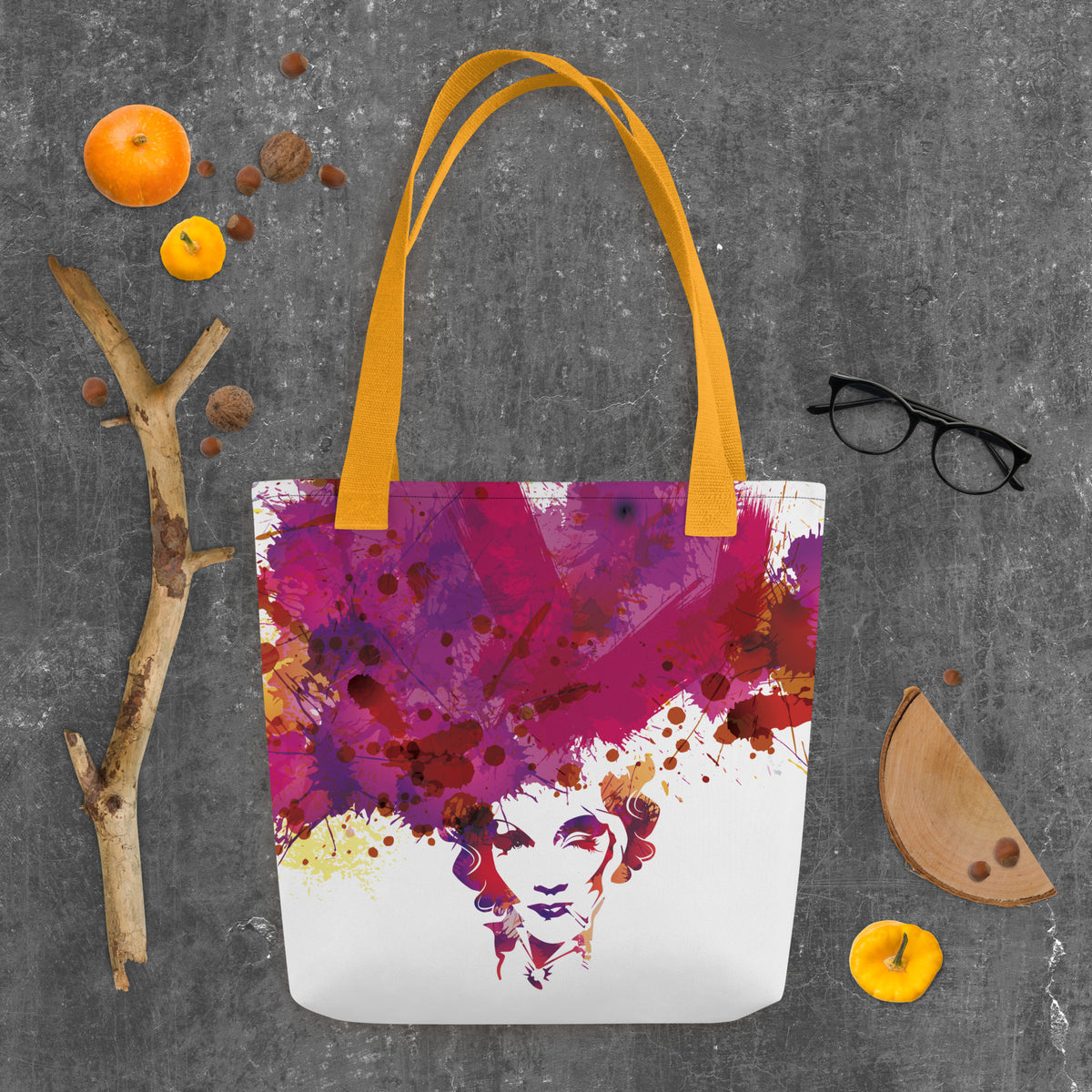 Watercolor Pop Carry: bolsa con retrato y manchas multicolor de Marlene, asas amarillas, vista del estampado.