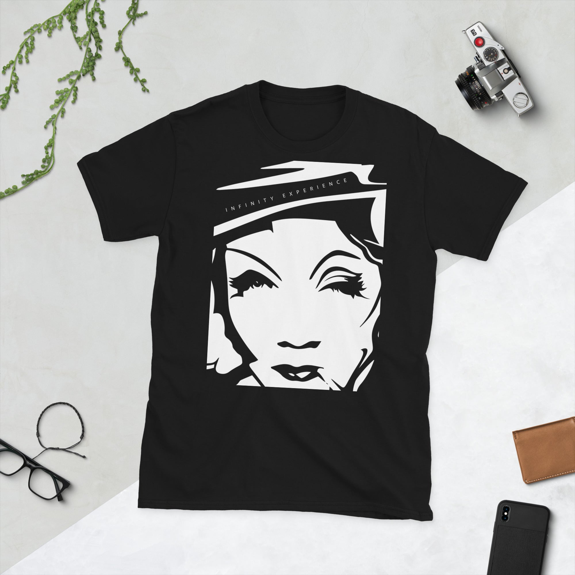 Camiseta unisex Marlene — firma blanca — vista principal del diseño