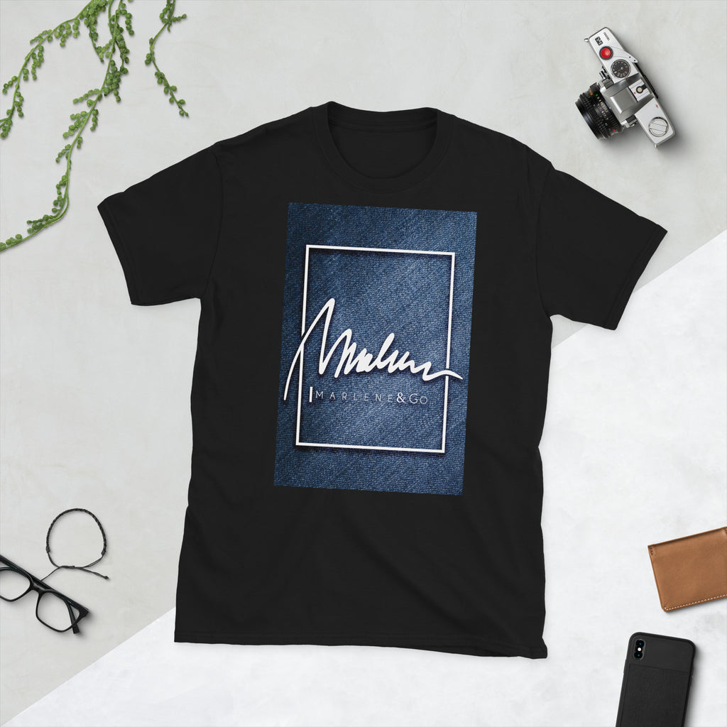 Camiseta unisex Marlene — logo dorado I — vista principal del diseño