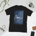 Camiseta unisex Marlene — logo dorado I — vista principal del diseño