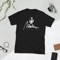 Camiseta unisex Marlene — firma y retrato blanco — vista principal del diseño