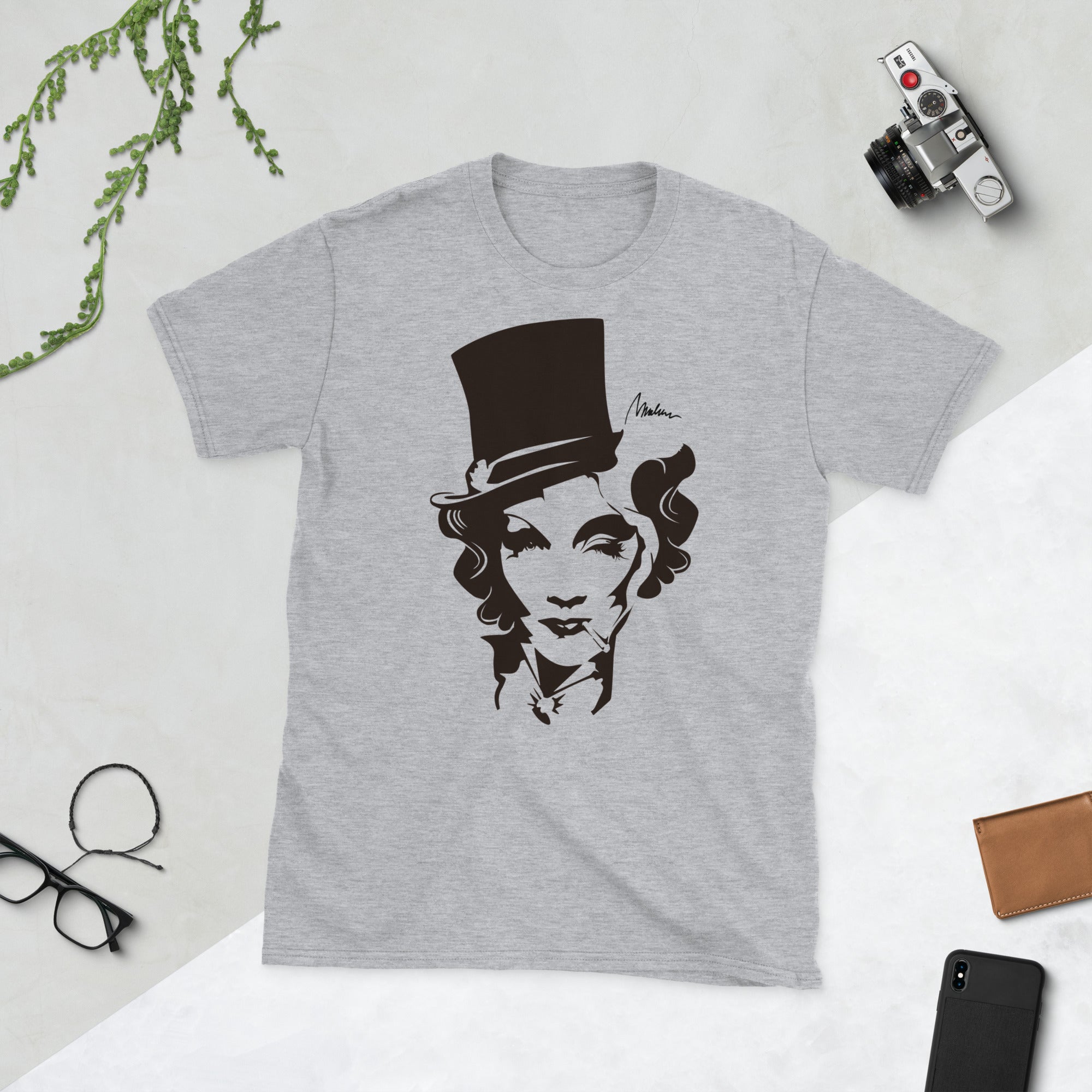 Camiseta unisex Marlene — firma negra — vista principal del diseño