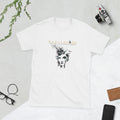 Camiseta unisex Marlene — retrato geométrico con logo — vista principal del diseño