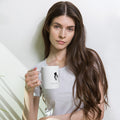Taza blanca Marlene Infiniti — retrato negro — vista principal del diseño
